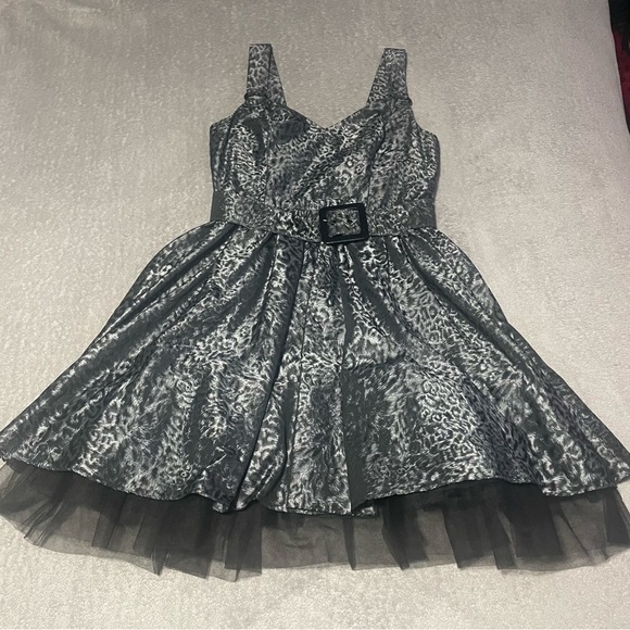 Betsey Johnson Dresses & Skirts - Betsey Johnson Metallic Leopard Print Fit & Flare Dress Sz 8 VGUC
